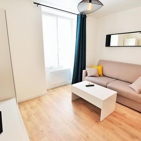 Appartement Au Coeur De La Ville De Таверни Екстериор снимка