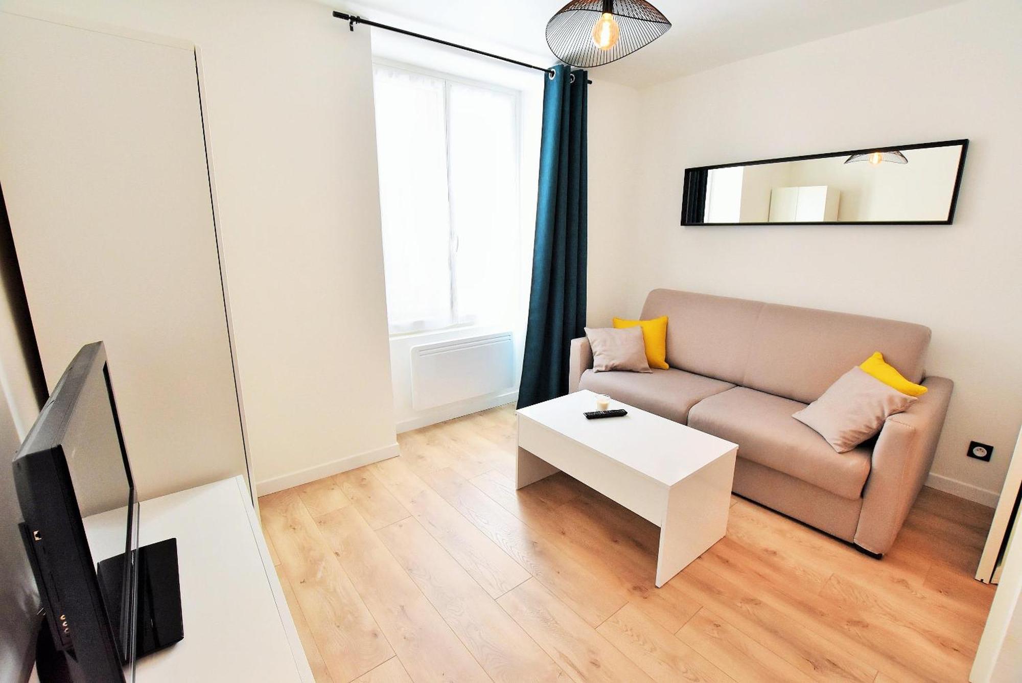 Appartement Au Coeur De La Ville De Таверни Екстериор снимка