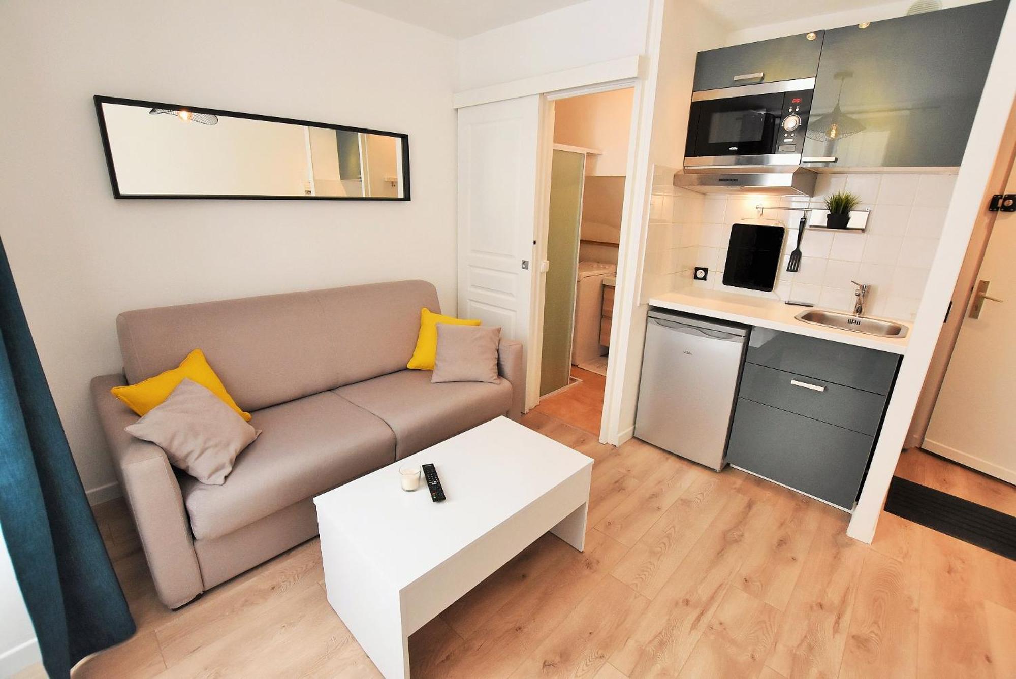 Appartement Au Coeur De La Ville De Таверни Екстериор снимка